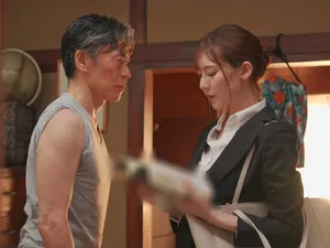 Vợ của con trai đang thù dâm thì bị bố người chồng phát hiện