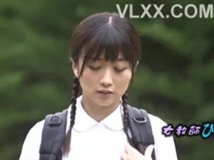 Bú cái lồn hồng hào của em trong phòng khách