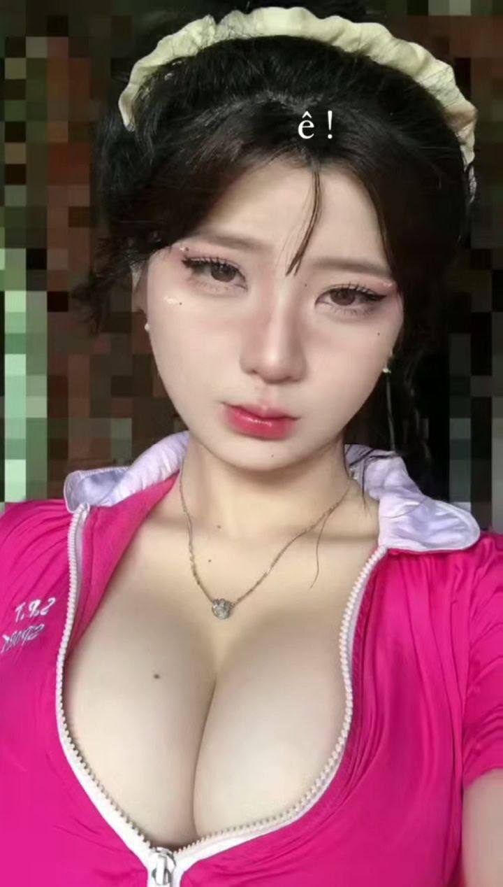 Người đóng cọc đâm mạnh vào cô sinh viên, cô sinh viên nói: "Tôi muốn đi tiểu"