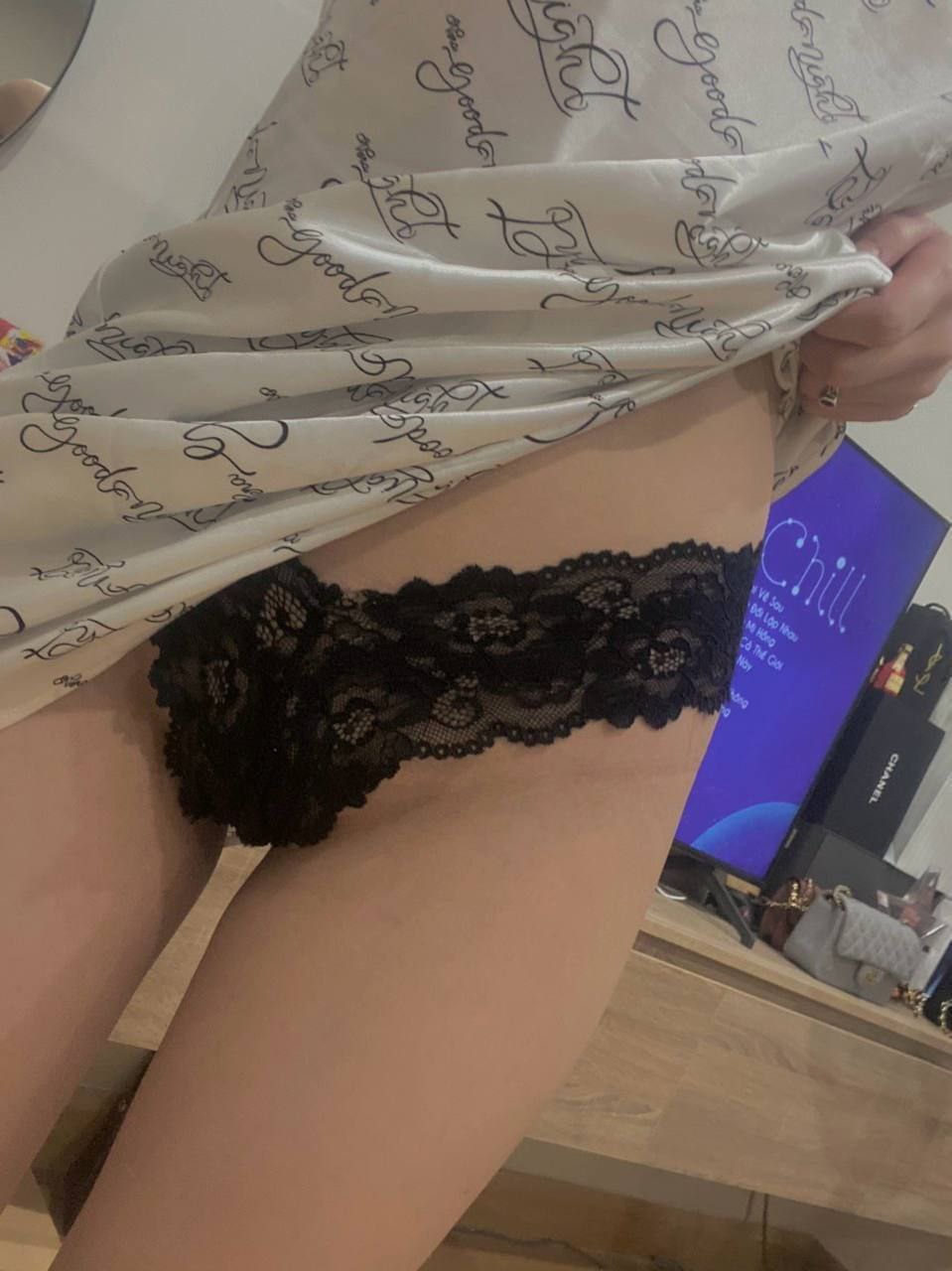 Hẹn hò nhưng không yêu cùng 2 em đồng nghiệp