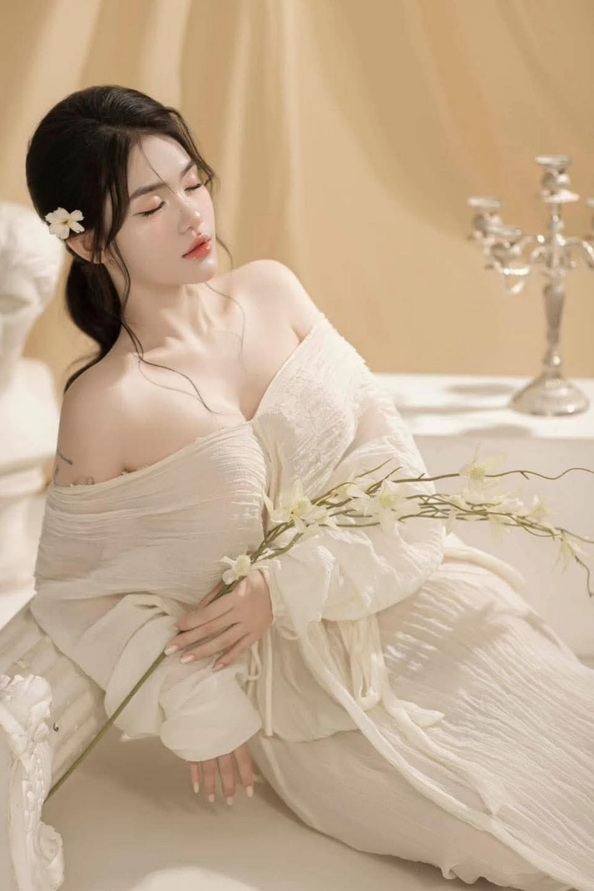 Đụ em người yêu thằng bạn thân Eva Elfie